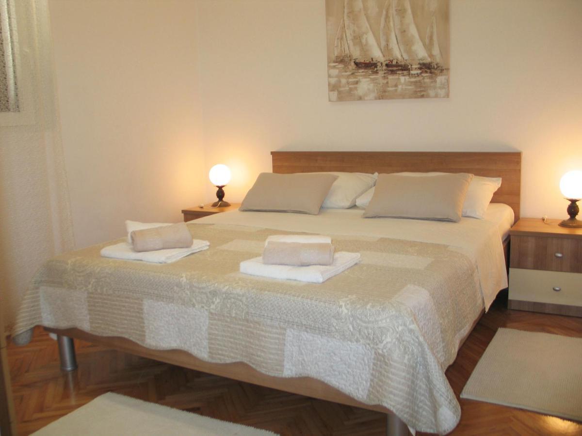 Apartmani Kunteja Pag Town Bagian luar foto