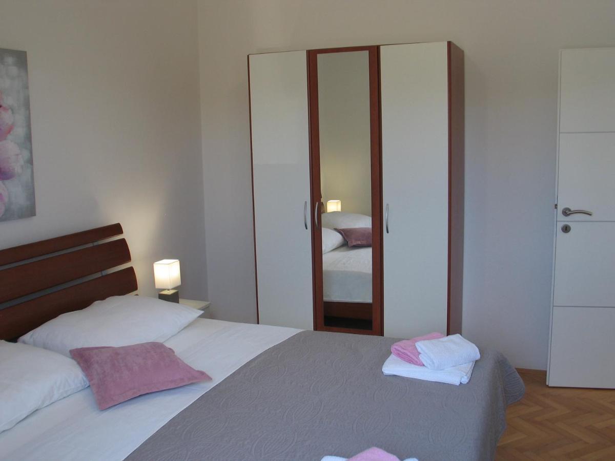 Apartmani Kunteja Pag Town Bagian luar foto
