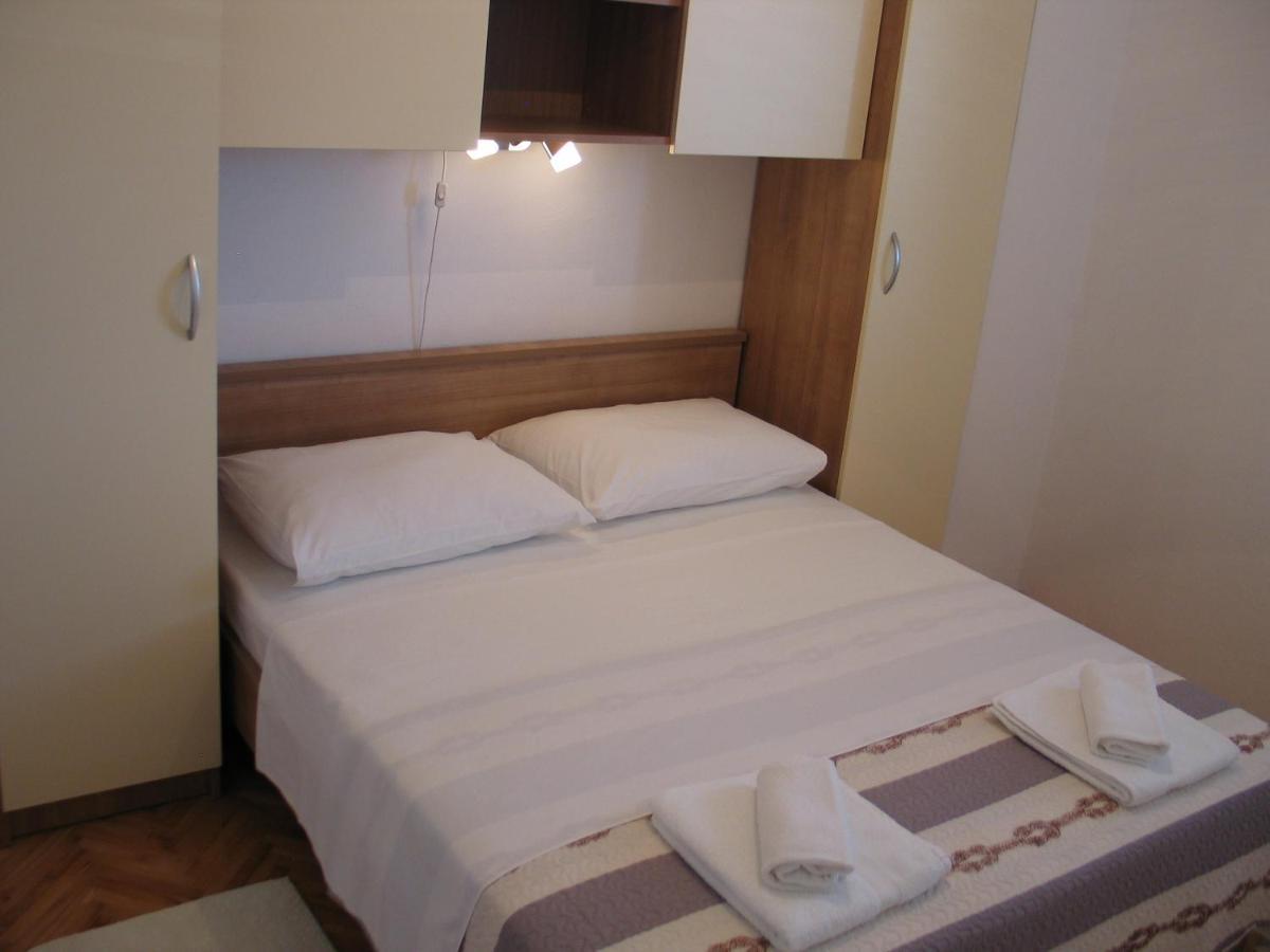 Apartmani Kunteja Pag Town Bagian luar foto