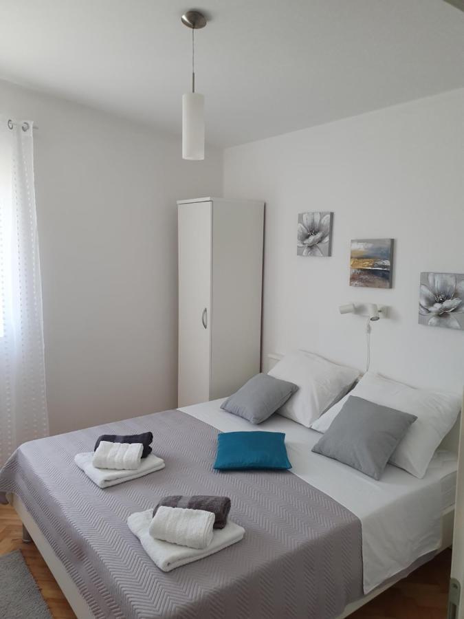 Apartmani Kunteja Pag Town Bagian luar foto