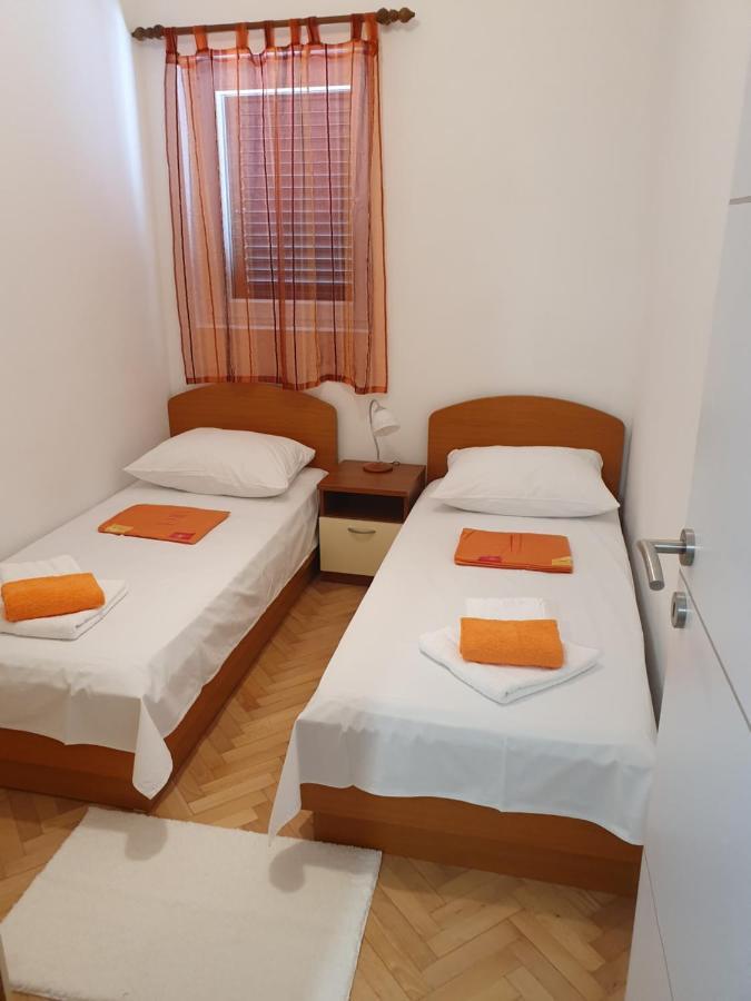 Apartmani Kunteja Pag Town Bagian luar foto